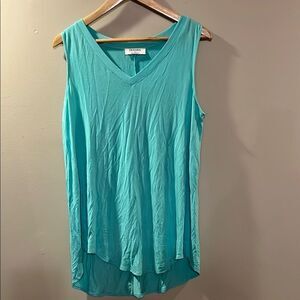 Zenana Outfitters Teal Sleeveless V-Neck Top